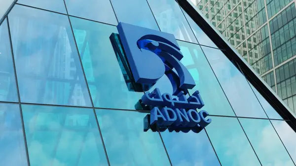 ADNOC modern şehir kulesi şehir merkezindeki ofis şirketleri borsa editörlüğü yapıyor.