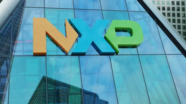 NXP Yarı iletkenler modern şehir merkezi ofis şirketleri piyasa editoryel hisseleri