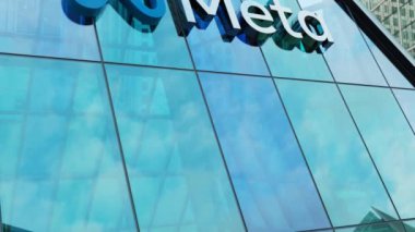 Meta Platformlar Facebook modern şehir kulesi şehir merkezindeki ofis şirketleri borsa editörlüğü yapıyor