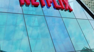Netflix Modern Şehir Merkezi Binası Ofis Şirketi Borsa Editörü