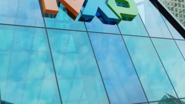 NXP Yarı iletkenler modern şehir merkezi binası ofis şirketi borsa editörlüğü