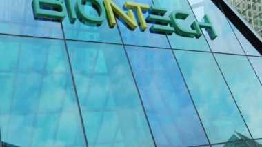 BioNTech modern şehir kulesi şehir merkezindeki ofis şirketleri borsa editörü.