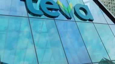 Teva Eczacılık Endüstrisi şehir merkezindeki modern şehir kulesi şirket borsa editörlüğü yapıyor.