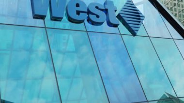 West Pharmaceutical Modern Şehir Kulesi şehir merkezindeki ofis şirketleri borsa editörü.