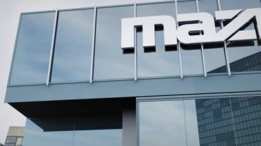 Ofis maskesinin logosunda sunulan Mazda Stock verileri
