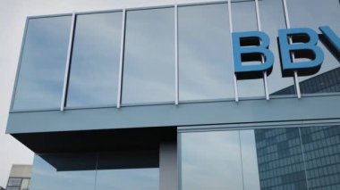 BBVA Banco Bilbao Vizcaya Arjantin Ofisi tasarımı logo ve hisse senedi unsurlarını içerir.