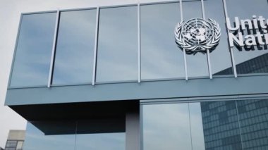 Birleşmiş Milletler Ofisi tasarımı logo ve hisse senedi unsurlarını içeriyor