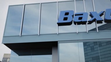 Baxter Logosu ofis cephesinde sergilendi.