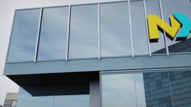 NXP Yarı iletkenler Ofisi ön yüzü logo ve hisse senedi seçenekleri editörlüğü