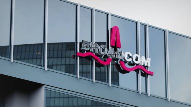 Broadcom Stok verileri ofis ön sayfasının logosunda sunulmuştur