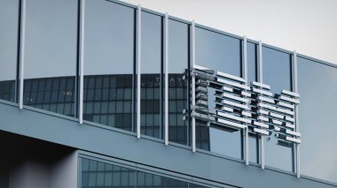 Ofis maskesinin logosunda sunulan IBM Stok verileri