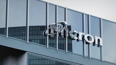 Micron Technology Stock verileri ofis maskesinin logosu üzerine sunuldu