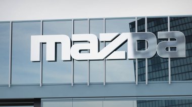 Ofis maskesinin logosunda sunulan Mazda Stock verileri