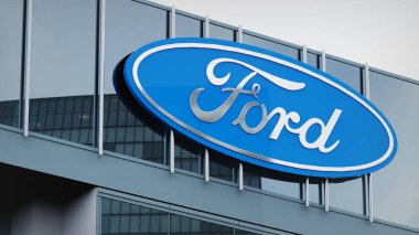 Ofis maskesinin logosunda Ford Stock verileri sunuldu