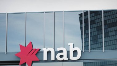 National Australia Bank Stock verileri ofis maskesinin logosu üzerine sunuldu