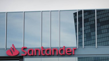Santander Stok verileri ofis ön sayfasının logosunda sunulmuştur.