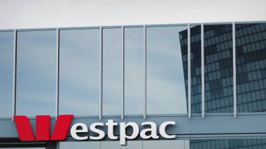 Westpac Bankacılık Sermaye Verileri ofis cephe başyazısının logosuna sunulmuştur