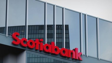 Scotiabank hisse senedi verileri ofis ön sayfasının logosu üzerine sunulmuştur.