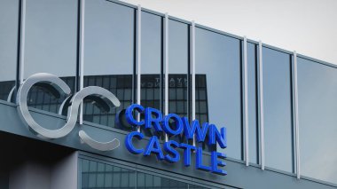 Crown Castle Stok verileri ofisin ön kapak editörünün logosunda sunuldu.