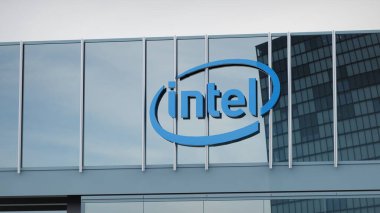 Ofis maskesinin logosunda sunulan Intel Stock verileri