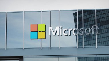 Microsoft Stock verileri ofis ön sayfasının logosuna sunulmuştur