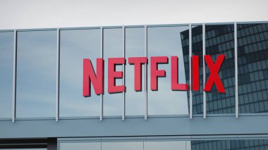 Netflix Stock verileri ofis ön sayfasının logosu üzerine sunulmuştur