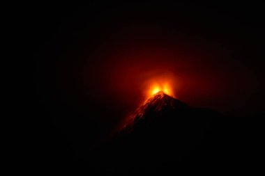 Guatemala 'da gece yanardağ patlaması