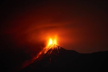 Guatemala 'da gece yanardağ patlaması