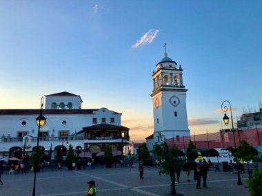 Guatemala Şehri, Guatemala - Cerca 2022: 16. bölgedeki Cayala Şehri sokak manzarası