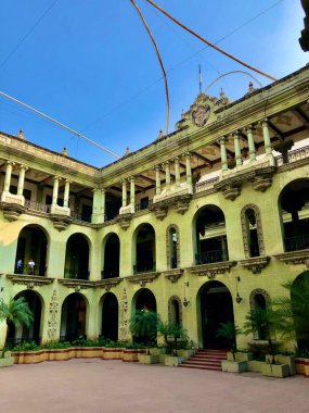 Guatemala Şehri, Guatemala - Cerca 2020: 1. bölgedeki Ulusal Saray 'ın iç görünümü