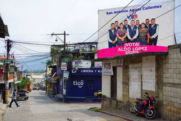 San Antonio Aguas Calientes, Guatemala - Cerca 2023: 2023 seçimlerinde sokaklardaki siyasi partilerin ilanları