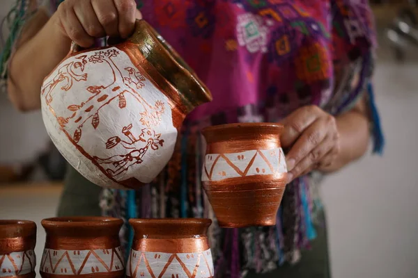Guatemalan Mayan Woman Preparing Hot Chocolate Coffee — Stock Photo, Image