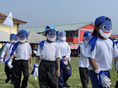 Ipoh, Perak Malezya - 1 Ekim 2023: Sekolah Kebangsaan Manjoi 1 spor gününde geçit töreni