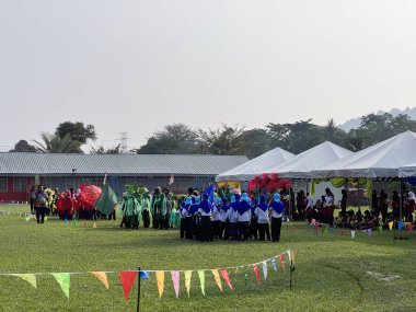 Ipoh, Perak Malezya - 1 Ekim 2023: Sekolah Kebangsaan Manjoi 1 spor gününde geçit töreni