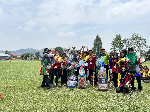 Ipoh, Perak Malezya - 1 Ekim 2023: Sekolah Kebangsaan Manjoi 1 'de ilkokul öğrencisinin spor günü