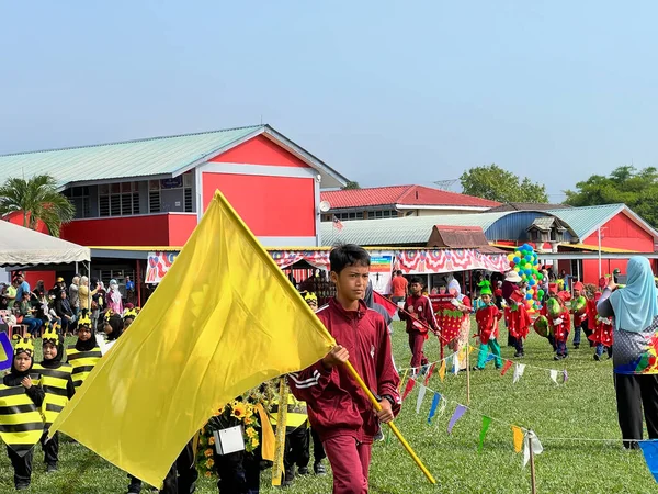 Ipoh, Perak Malezya - 1 Ekim 2023: Sekolah Kebangsaan Manjoi 1 spor gününde geçit töreni