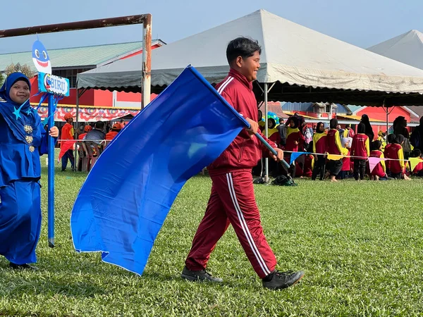 Ipoh, Perak Malezya - 1 Ekim 2023: Sekolah Kebangsaan Manjoi 1 spor gününde geçit töreni