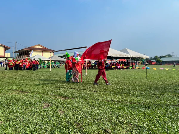 Ipoh, Perak Malezya - 1 Ekim 2023: Sekolah Kebangsaan Manjoi 1 spor gününde geçit töreni