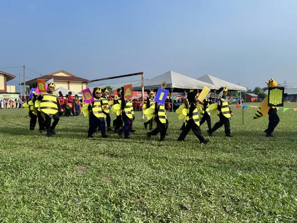 Ipoh, Perak Malezya - 1 Ekim 2023: Sekolah Kebangsaan Manjoi 1 spor gününde geçit töreni