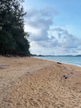 Kemama, Terengganu 'da güzel bir arka planı olan güzel bir deniz ve sahil..