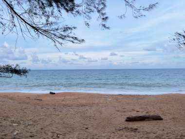 Kemama, Terengganu 'da güzel bir arka planı olan güzel bir deniz ve sahil..