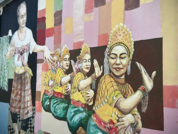 Wall paintings that display the culture of the local community or better know as Mak Yong at Pengkalan Kubor duty free shop.
