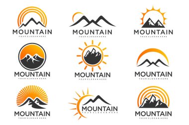 Dağların tepesinde günbatımı en tepedeki simge set logo tasarımı. Klasik stil dağ. Vektör illüstrasyonu