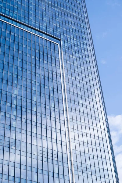 Skyscrapper Kantoor Blauwe Hemel Achtergrond Staal Glas — Stockfoto