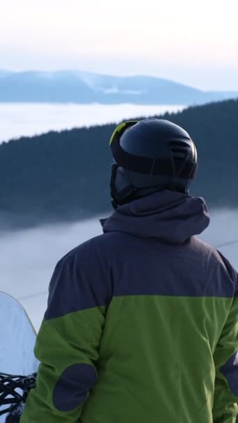 Man Snowboarder Enjoying Mountains Landscape Ski Resort — Stock Video