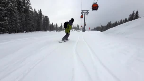 Man Snowboardåkare Sluttningen Berg Skidort Slovakien — Stockvideo