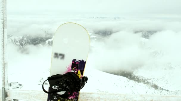 Vista Das Montanhas Nevadas Snowboard Espaço Cópia Frontal — Vídeo de Stock