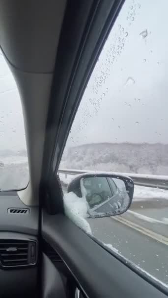 Auto Concetto Viaggio Passeggero Sparare Durante Inverno Neve Strada Scivolosa — Video Stock