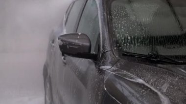 Çorba araba ile aşağı iniyordu.