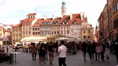 Varşova, Polonya, 30 Nisan 2022: Eski şehrin panoramik manzarası